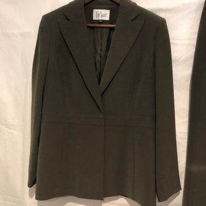 Le Suit Olive size 10 Suit